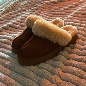 UGG Women's Chestnut Sheepskin Slippers Disquette Slippers Size 10